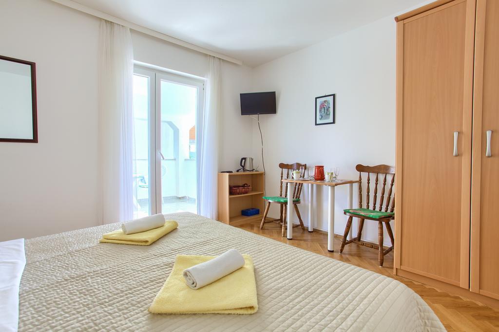 Apartments Vlatko Крк Экстерьер фото
