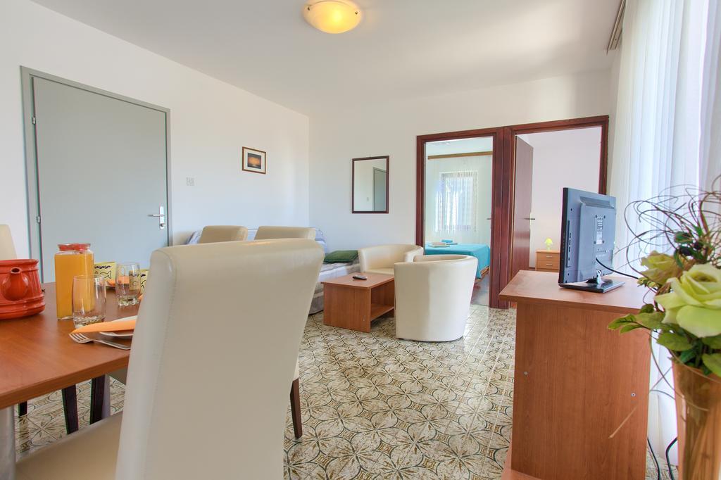 Apartments Vlatko Крк Экстерьер фото