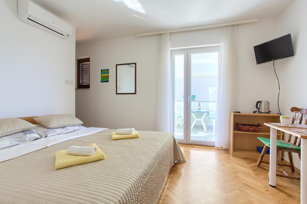 Apartments Vlatko Крк Экстерьер фото