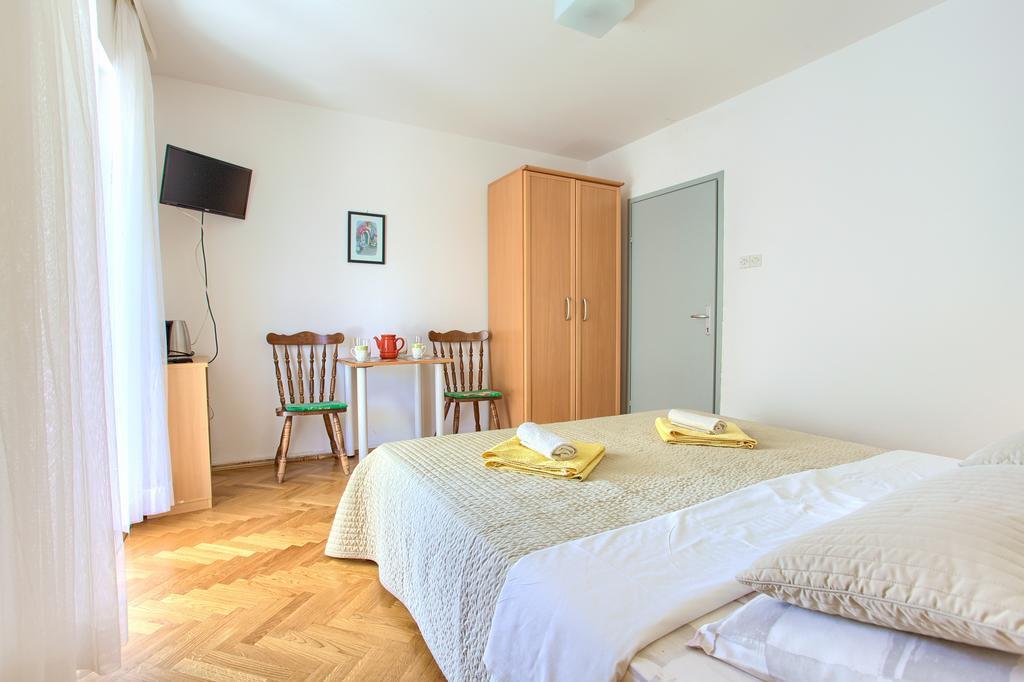 Apartments Vlatko Крк Экстерьер фото