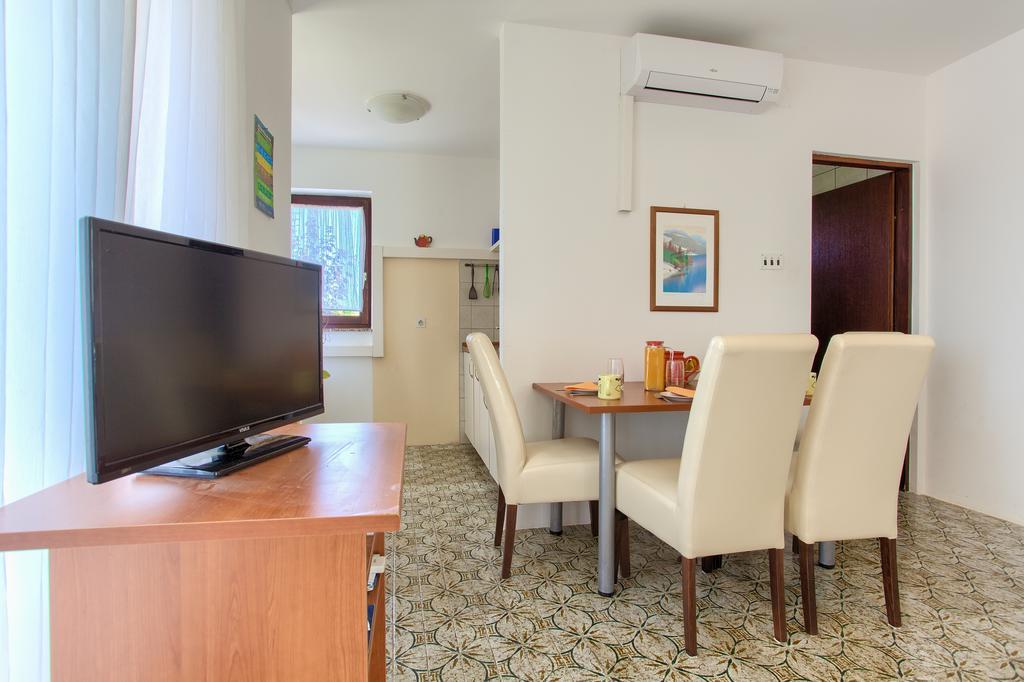 Apartments Vlatko Крк Экстерьер фото