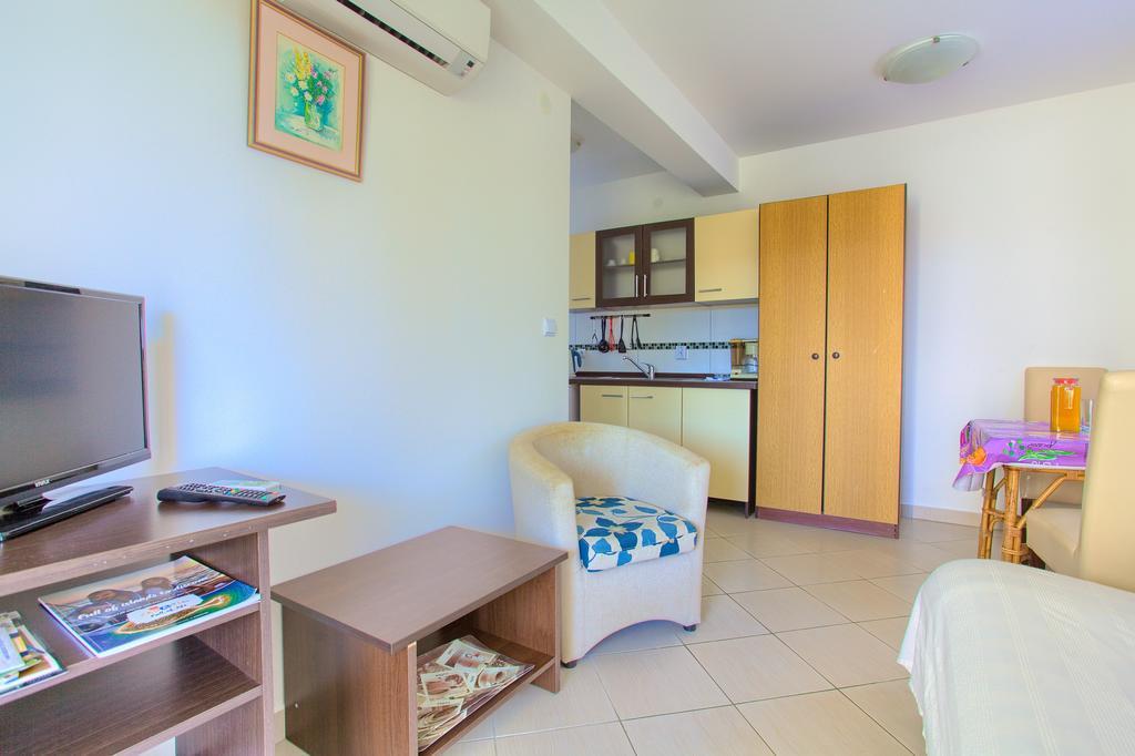 Apartments Vlatko Крк Экстерьер фото